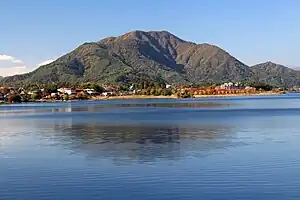河口湖畔から望む足和田山(2015年10月26日)
