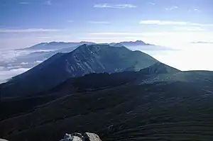 十勝岳から望む美瑛岳