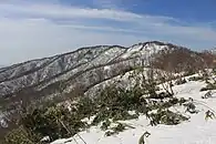 北側の稜線から望む烏帽子岳