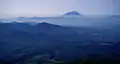 赤岳山頂から望む富士山と茅ヶ岳(中央右)
