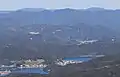 五ヶ所湾と八祢宜山(中央奥)