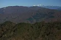 山頂から望む北側の両白山地の展望左上部に部子山、中央奥に白山