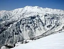 奥三方岳ら望む白山(2011年4月10日撮影)