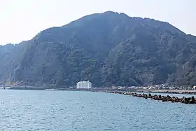 用宗漁港から望む花沢山(2016年2月27日)