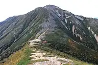 横通岳から望む常念乗越と常念岳（2017年9月）