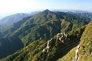 御在所岳の富士見岩から望む鎌ヶ岳(2009年10月11日)