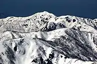 東側の能郷白山から望む積雪期の金草岳