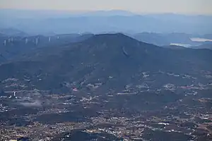 恵那山から望む笠置山(2016年12月3日撮影)