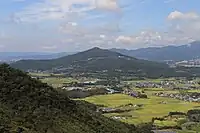 東南東側の雨生山から望む吉祥山
