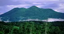 火打山から望む黒姫山（1996年6月29日）