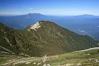 南東の木曽駒ヶ岳から望む麦草岳
