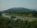 南宮山と牧田川(大垣市上石津町牧田付近)