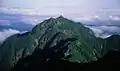 駒津峰から望む鋸岳
