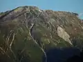 穂高岳方面の白出沢から望む紅葉時の抜戸岳