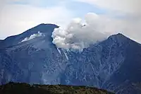 2014年の御嶽山噴火後の御嶽山の山頂部（2014年10月4日）