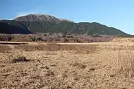 南東山麓の東海自然歩道から望む竜ヶ岳