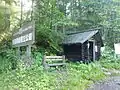 登山口手前の小屋