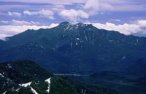 火打山から望む高妻山(1996年6月29日)