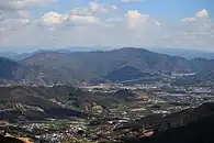 南西側の富士見岩から望む富幕山