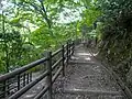 麓から1重目への登山道