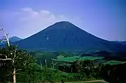 東の尻別岳から望む羊蹄山