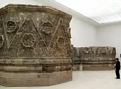 ムシャッター宮殿のファサード、ダマスカス近郊より出土、740年代