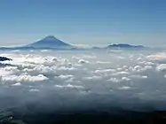 八ヶ岳から望む富士山と毛無山