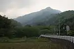 東側から仰ぐ鐘ヶ嶽