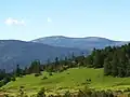 一切経山の五色沼から西吾妻山(奥の左)