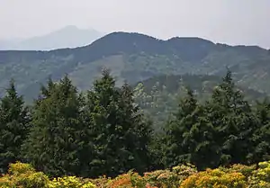 シダンゴ山より望む高松山