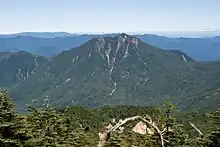西から