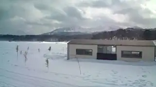 氷結した桧原湖と磐梯山