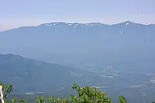 昆布岳から望む雷電山（2012年）
