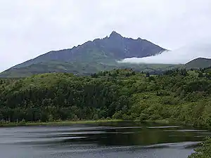 早秋の利尻山とオタトマリ沼