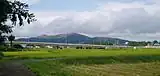 南東から