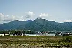 甲府盆地・石和温泉付近から望む御坂山地