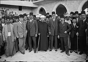 評議会メンバーと(1929年、中央の人物がフサイニー)