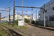 駅の横を走る大川支線の線路（2023年5月）