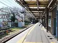 ホームから見た多摩湖駅（撮影当時は西武遊園地駅）方面（2016年3月）