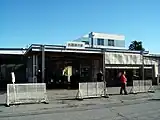 西口側にあった旧駅舎（駅舎の橋上化に伴い解体）（2004年12月）
