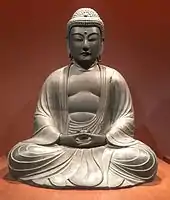 薬師三尊像より如来 - 脇侍2体とも増上寺の徳川家墓苑に由来するという。（日本）