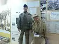 Uボート搭乗水兵の皮ジャケット（左）と海軍の熱帯服（右）