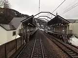 構内(2012年3月、右側が2番ホーム)