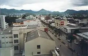 2001年のムタレ市中央部の航空写真