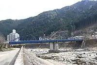 上流側の左岸から望む六見橋