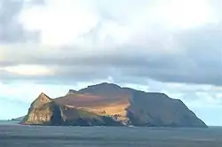 東側より望む10月のミキネス島