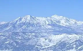妙高山(左)と火打山(右)