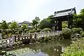 参道と山門