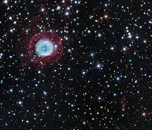 レモン山天文台が撮影したNGC2438(左上),右下の淡く細長い星雲はCalabash Nebula