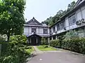 本館と木村館（右側）